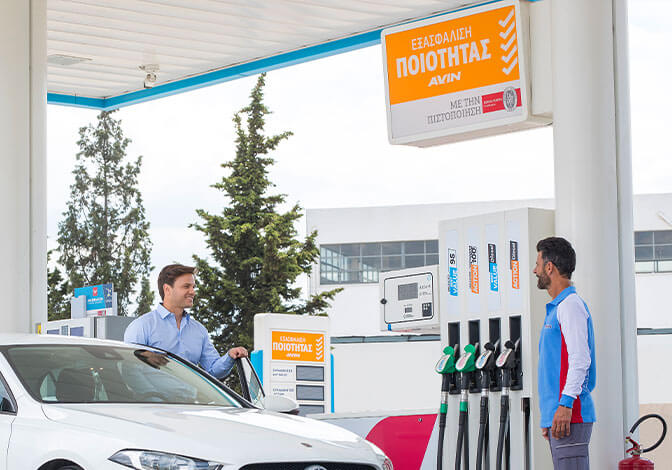 Man puts petrol at an AVIN gas station